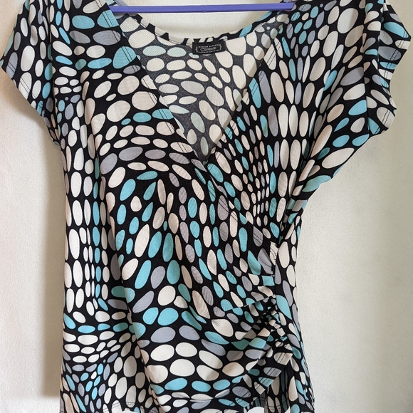 Ladies top - Picture 2 of 3